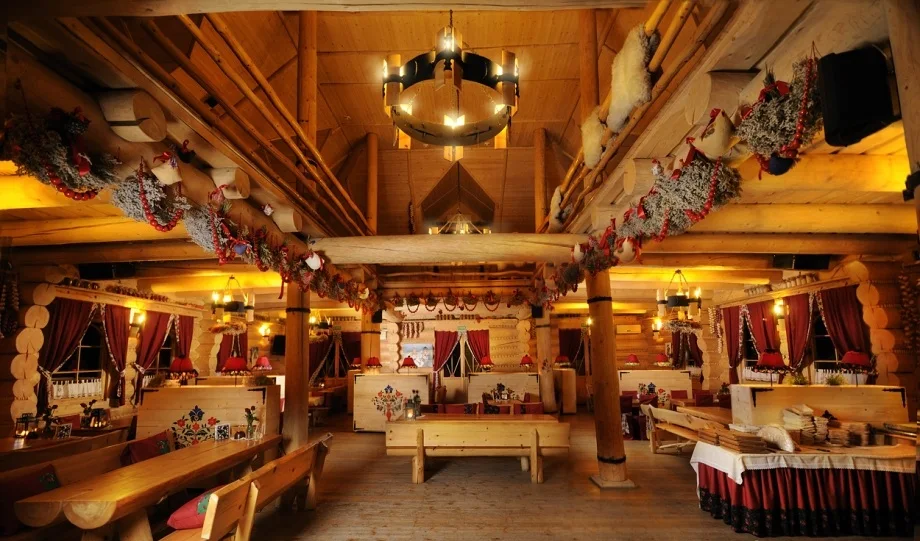 https://viapolandtravel.com/wp-content/uploads/2025/12/folk-show.webp